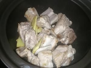鮮香冬筍燉排骨的做法 步驟4