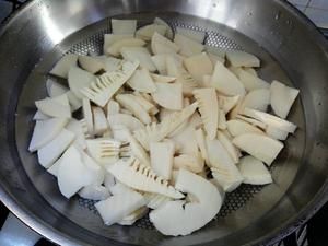 湯氏冬筍煲雞湯的做法 步驟4