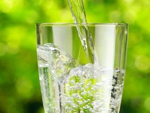 多喝白开水能排毒吗