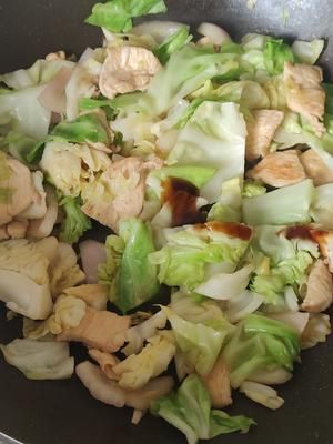 減脂午餐|卷心菜炒雞胸肉|391千卡的做法 步驟3