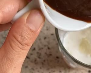 簡單冰翠黑咖啡-加牛奶的做法 步驟5