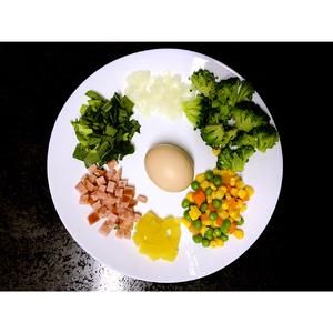 低熱量健康繽紛蛋炒飯的做法 步驟1