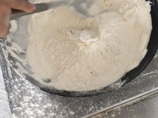純奶手撕吐司的做法 步驟1