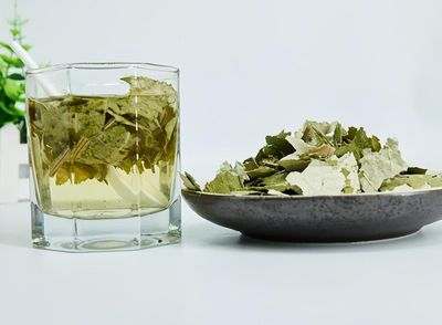荷葉茶，以其天然的荷葉為原料，經(jīng)過加工而成