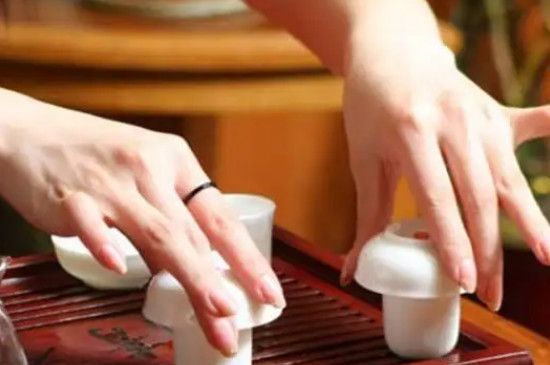 烏龍茶茶藝表演十八道程序，烏龍茶茶藝表演18步驟