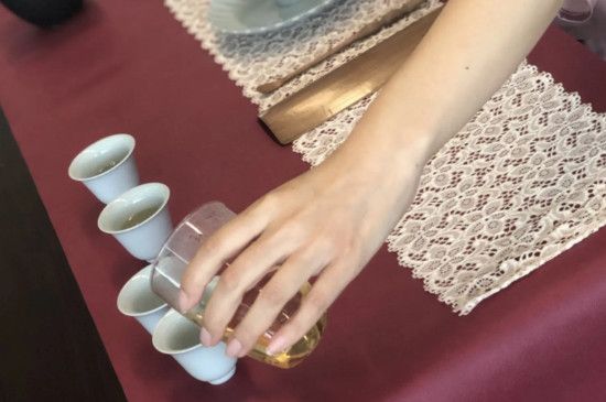 烏龍茶茶藝表演十八道程序，烏龍茶茶藝表演18步驟