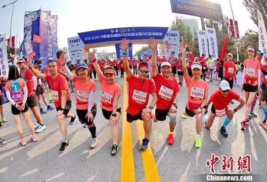 資料圖：2019秦皇島國際馬拉松暨全國馬拉松錦標賽現(xiàn)場。曹建雄 攝