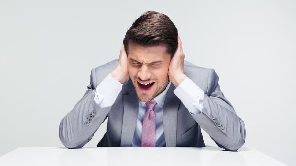 狂躁癥是什么原因引起的