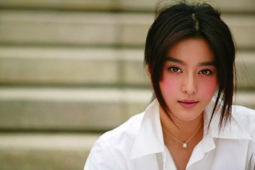 范冰冰新片变“堕落女”抽烟打架狂放不羁(图)