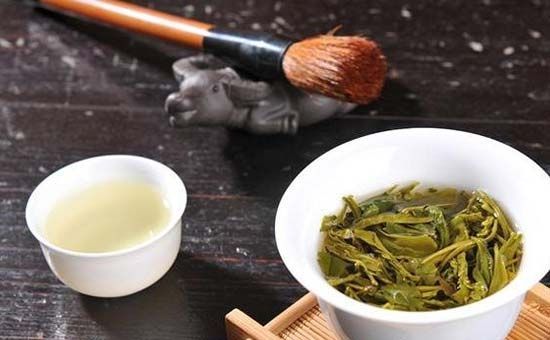 【茶功效】綠茶泡腳的功效與作用及禁忌癥