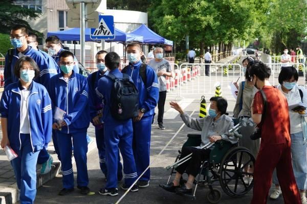 高考加油！2022年全國高考開考，多部門為千萬考生保駕護(hù)航，你關(guān)心的高考問題在這里都能找到答案！