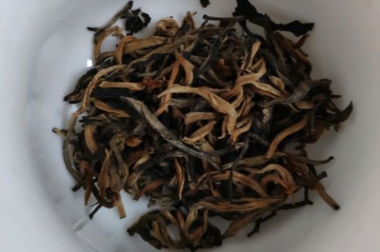 濕氣重喝紅茶還是綠茶，紅茶祛濕還是綠茶祛濕？