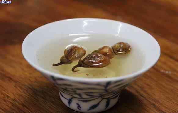 茶叶渣如何巧妙地应用于茶花养护？
