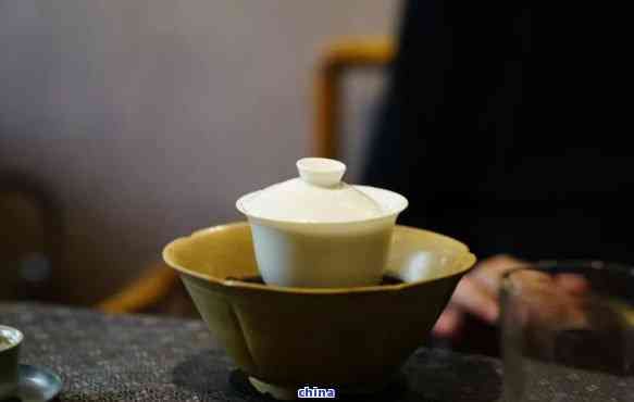 茶葉渣扔進(jìn)，環(huán)保提示：別再把茶葉渣扔進(jìn)垃圾桶，這樣做可能會(huì)引發(fā)大問(wèn)題！