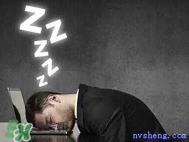 熬夜会长胖的原因 长胖是因为熬夜吗？