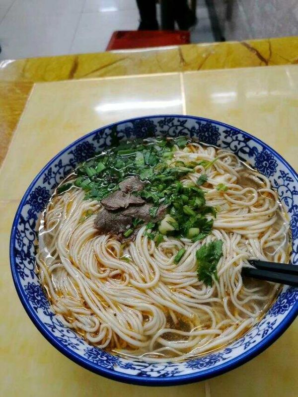 正確的進(jìn)食順序更養(yǎng)胃，飲食習(xí)慣決定胃健康。
