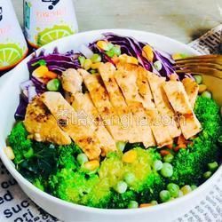 雞胸肉彩蔬沙拉的做法[圖]
