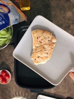 高蛋白美味低脂高顏值雞胸肉蔬菜沙拉(超詳細(xì)視頻)的做法 步驟3