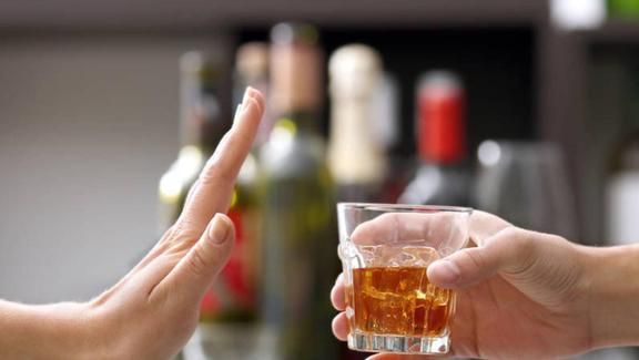 干白葡萄酒是用什么葡萄做的_干白是用白葡萄做的吗_干白葡萄酒的功效与作用及食用方法