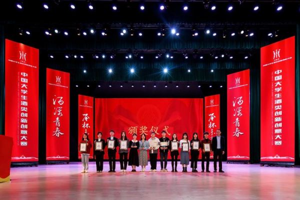 图为大赛获奖选手代表