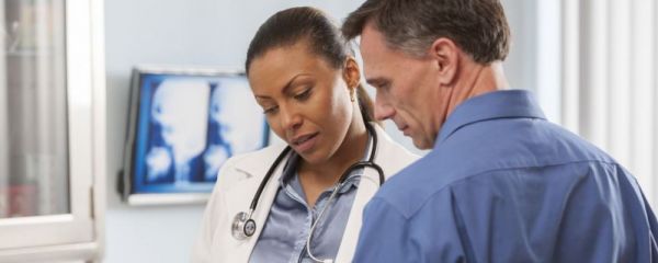 老年人出现浮肿是怎么回事 老年人出现浮肿应该如何消除 老年人出现浮肿怎么办