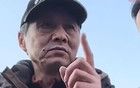 爺叔愛在深秋出現(xiàn)在上海街頭，又開始了他的股市預(yù)測