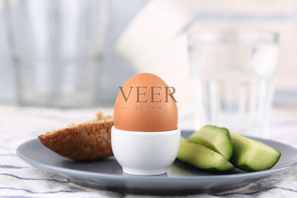 健康早餐雞蛋加新鮮黃瓜照片攝影圖片