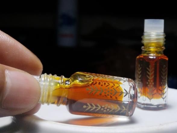 沉香精油