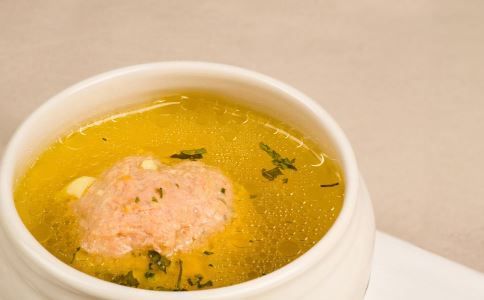 老人喝汤有哪些禁忌 老人喝汤要注意什么 哪些汤适合老人喝