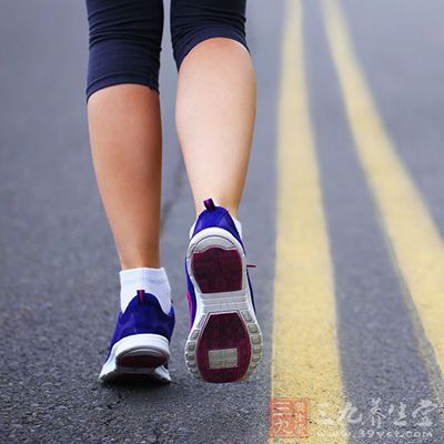 剛開始跑步時的挫敗大概是很多不常運動的人尤其是MM必經(jīng)的