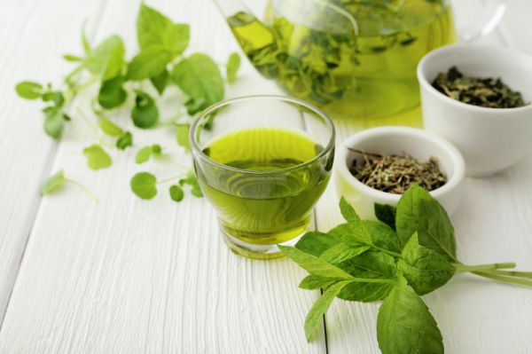 喝什么茶可以降低雄性激素？- 自然方法调节激素