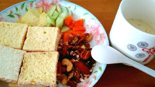面包混合麥片（水果堅(jiān)果）沖牛奶#快速早餐搭配~全營(yíng)養(yǎng)健康