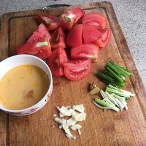 林云志減肥增肌餐9-番茄炒雞蛋快手家常菜西紅柿炒雞蛋-健康午餐晚餐的做法步驟 第1步
