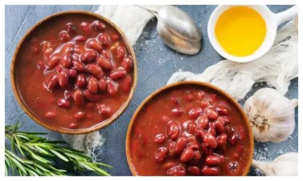 女人常吃紅豆，可補(bǔ)血養(yǎng)顏，分享出4款紅豆湯的做法