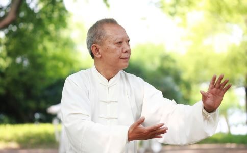 喝茶會(huì)加重老人便秘嗎 老人適合喝什么茶 老人喝什么茶好