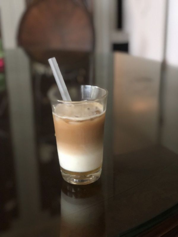 健康美味的蜂蜜拿铁