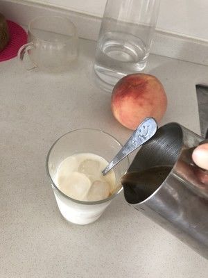 健康美味的蜂蜜拿铁的做法步骤 第6步
