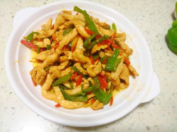青椒炒鸡胸肉，低热量低脂肪，美味又不腻，解馋又减脂
