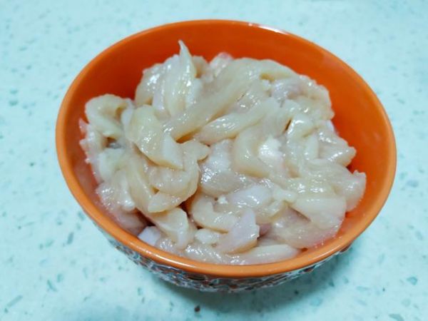 青椒炒鸡胸肉，低热量低脂肪，美味又不腻，解馋又减脂