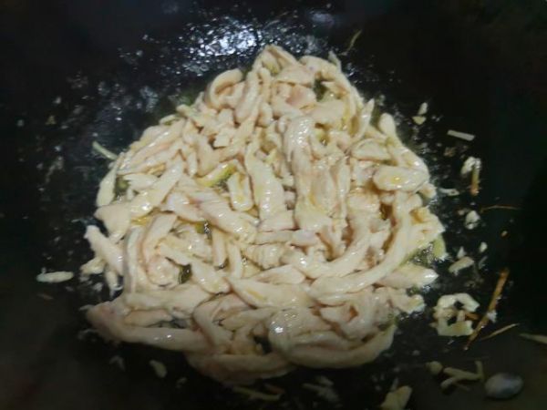 青椒炒鸡胸肉，低热量低脂肪，美味又不腻，解馋又减脂