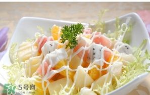 水果沙拉放酸奶還是沙拉醬好？蔬菜沙拉用什么沙拉醬？