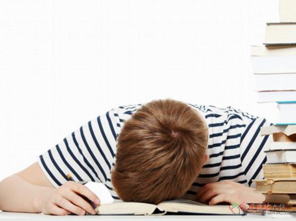 骨科医生推荐不同人群健康睡姿学问