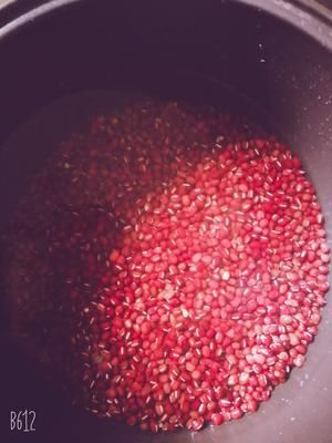 低卡減肥人士和糖尿病人也能吃～無(wú)糖無(wú)油健康版紅豆沙的做法 步驟1