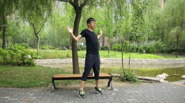 每天堅(jiān)持原地?cái)U(kuò)胸踮腳，暴瘦全身，告別頑固脂肪