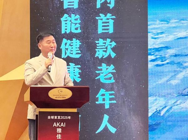 商店的門口前有貼海報(bào) 描述已自動(dòng)生成