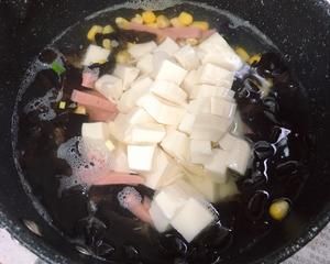 （快手刷脂汤）金针菇木耳豆腐汤的做法 步骤2
