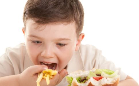 瘦身养颜的美食 低度酒 芦笋 西红柿 生菜