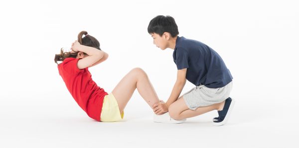 攝圖網(wǎng)_501283736_兒童做仰臥起坐（非企業(yè)商用）.jpg
