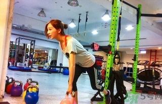 女生健身喝什么牛奶好？女生健身吃什么好？