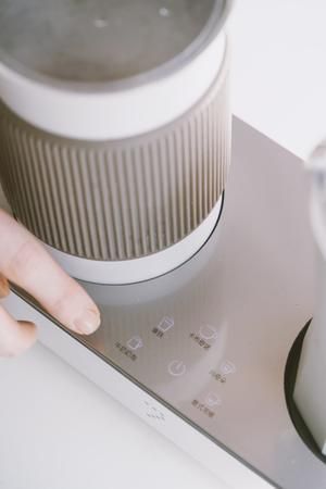 超模同款！最简单制作排毒养颜黄金奶的做法 步骤3